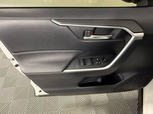 Used 2019 Toyota RAV4 XLE AWD/4WD image 14