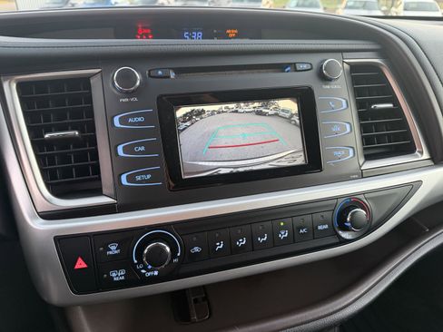 Used 2019 Toyota Highlander LE image 22