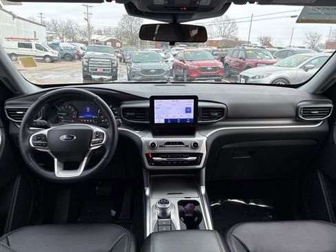 Used 2022 Ford Explorer XLT w/ Equipment Group 202A image 22