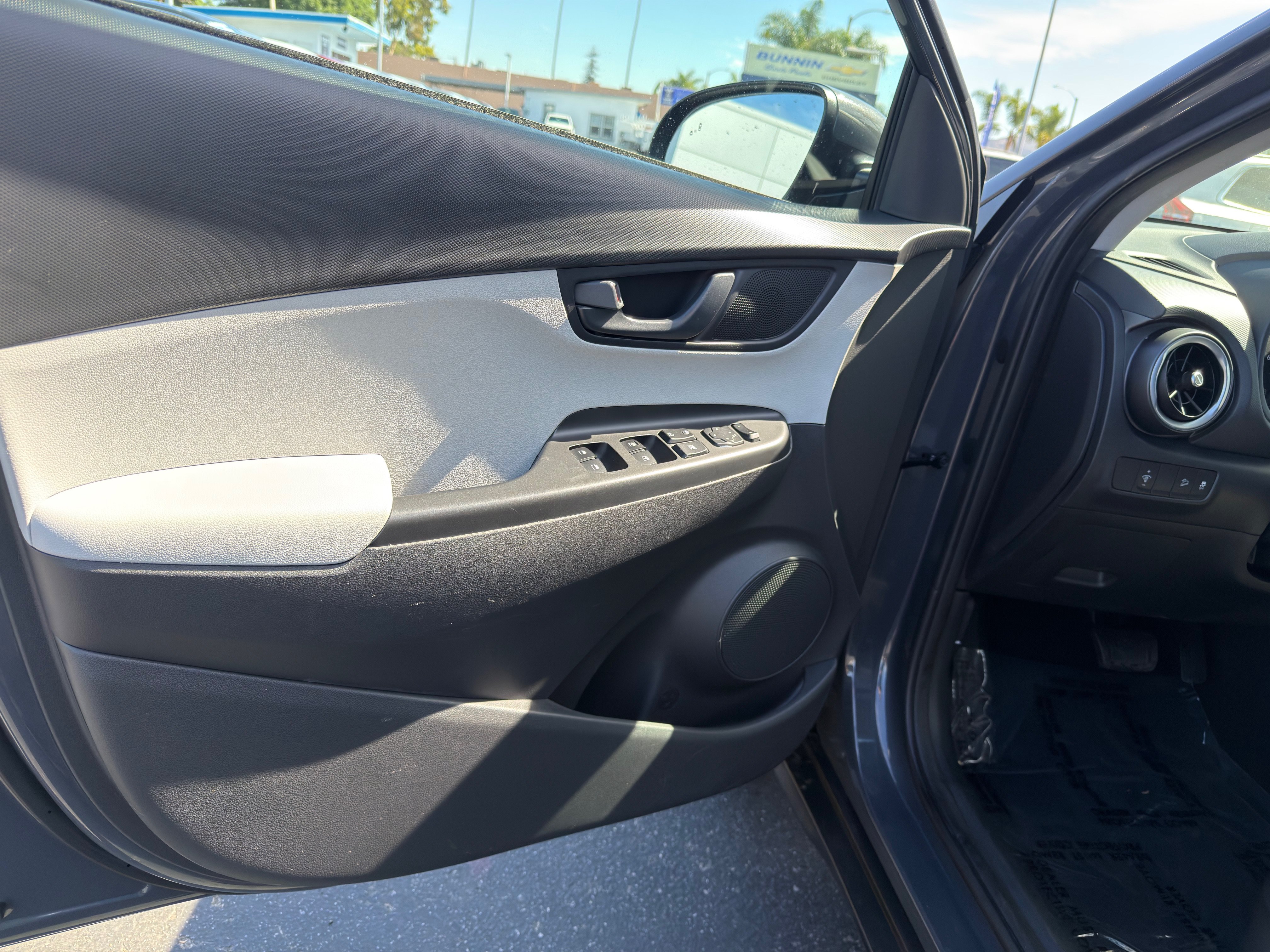 Used 2023 Hyundai Kona SEL FWD image 23
