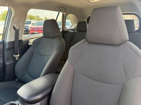 Used 2025 Toyota RAV4 LE AWD/4WD image 10