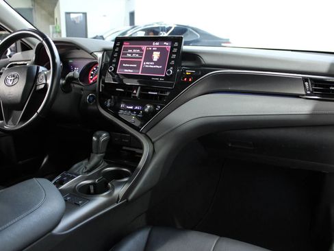 Used 2022 Toyota Camry XSE image 7