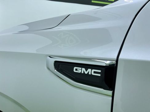 Used 2023 GMC Yukon XL SLT AWD/4WD image 14