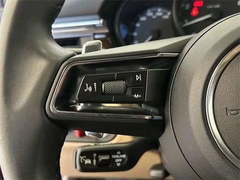 Used 2024 Porsche Macan image 30