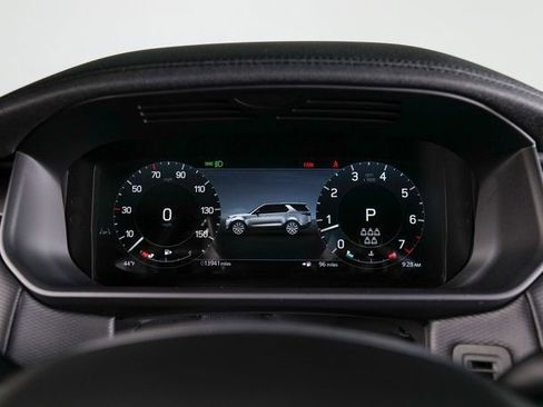 Used 2025 Land Rover Discovery Dynamic SE image 19