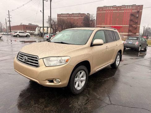 Used 2010 Toyota Highlander SE image 3