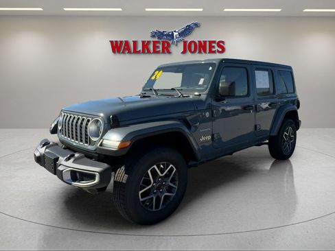 Used 2024 Jeep Wrangler Sahara image 7