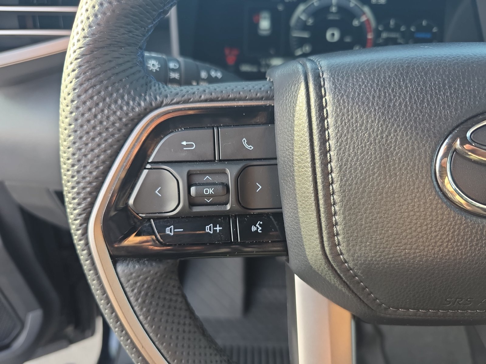 Used 2026 Toyota Sequoia Platinum w/ Tow Technology Package AWD/4WD image 14