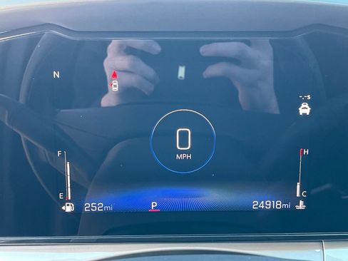 Used 2025 Chevrolet Trax LT image 39