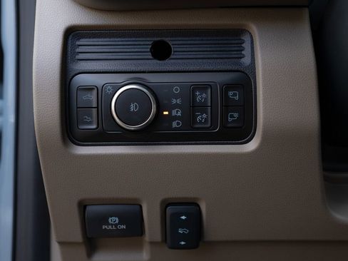 Used 2025 Ford F450 Platinum w/ Platinum Plus Package image 18