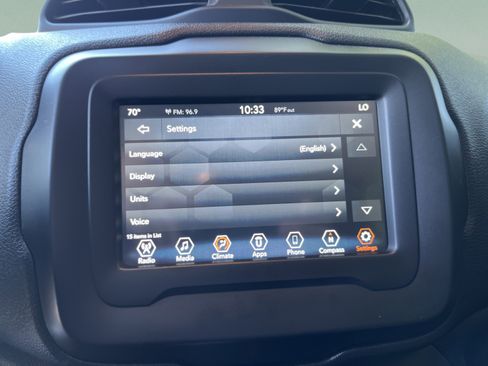 Used 2018 Jeep Renegade Latitude FWD image 19