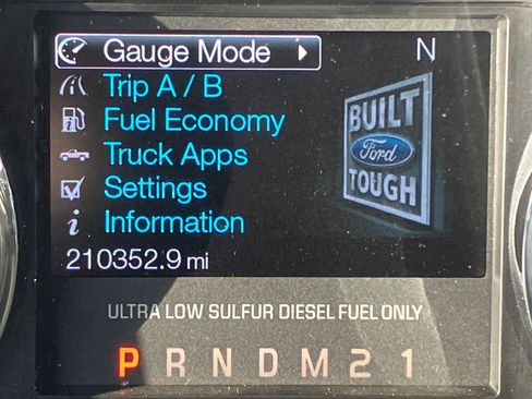 Used 2015 Ford F250 Lariat w/ Chrome Package image 21