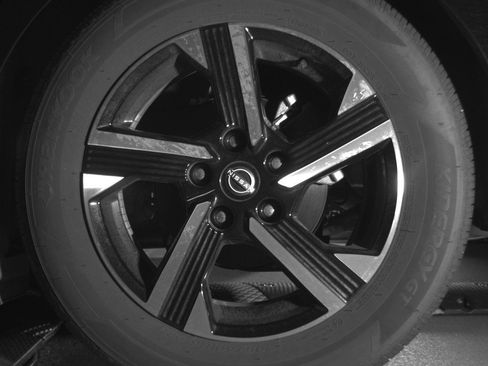 Used 2025 Nissan Sentra SV image 14