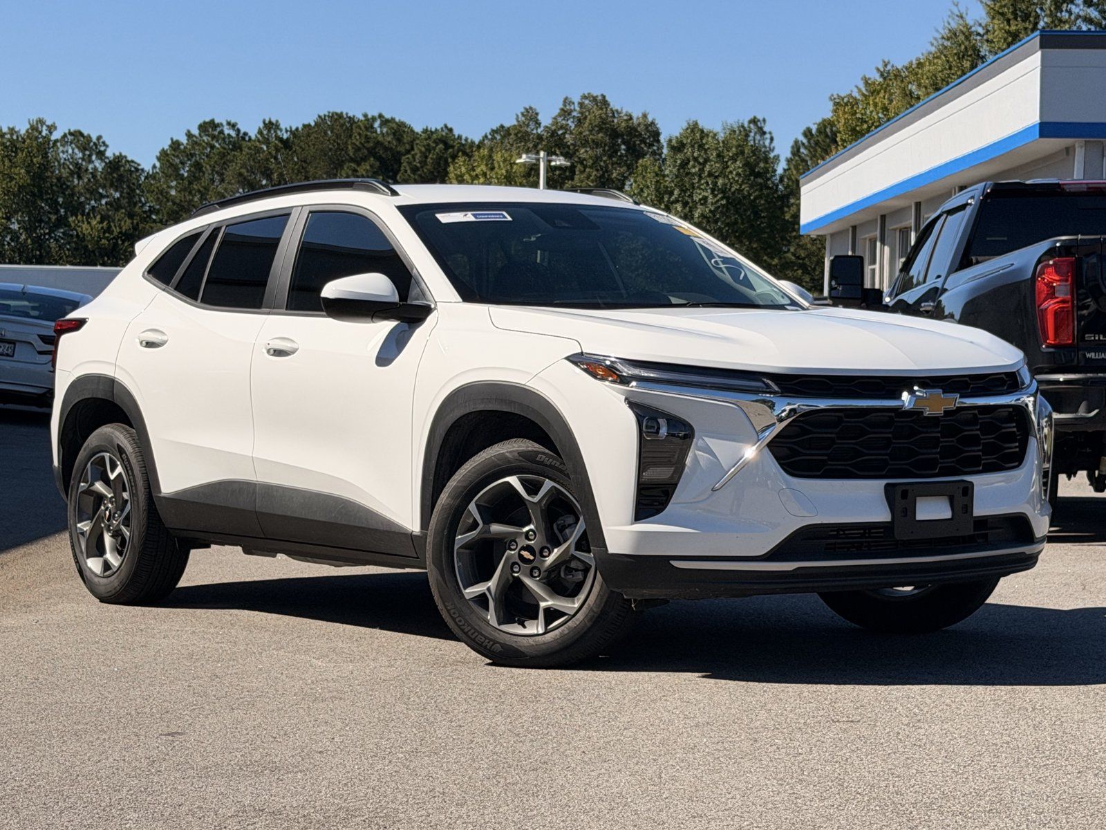 Used 2025 Chevrolet Trax LT w/ Driver Confidence Package FWD image 2