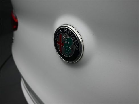 Used 2022 Alfa Romeo Stelvio Veloce image 47