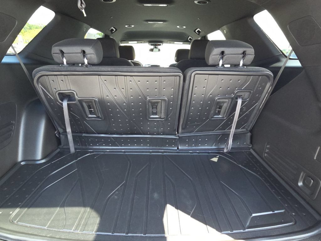 Used 2023 Chevrolet Traverse LT w/ LPO, Floor Liner Package AWD/4WD image 32