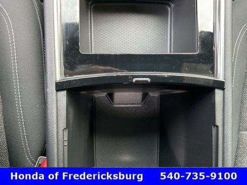 Used 2025 Chevrolet Traverse LT FWD image 39