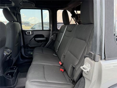 Used 2022 Jeep Wrangler Unlimited Sport AWD/4WD image 17