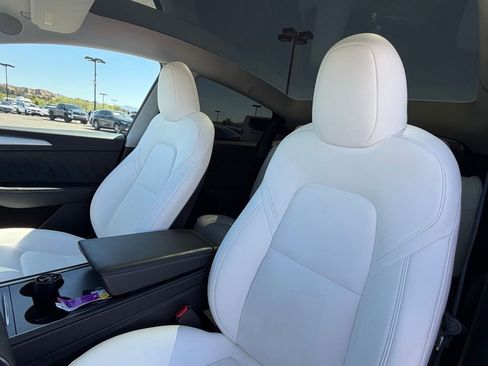 Used 2025 Tesla Model Y Long Range AWD/4WD image 19