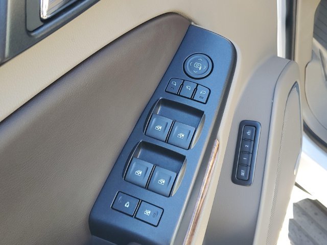 Used 2018 Chevrolet Suburban Premier RWD image 14