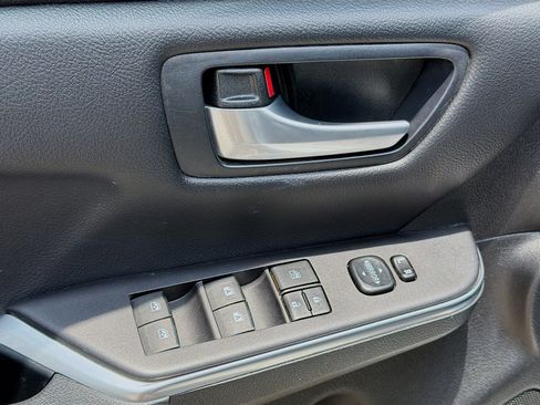 Used 2017 Toyota Camry SE FWD image 21