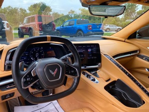 Used 2021 Chevrolet Corvette Stingray Premium Conv w/ Z51 Performance Package RWD image 21
