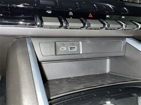 Used 2024 Chevrolet Colorado W/T image 24