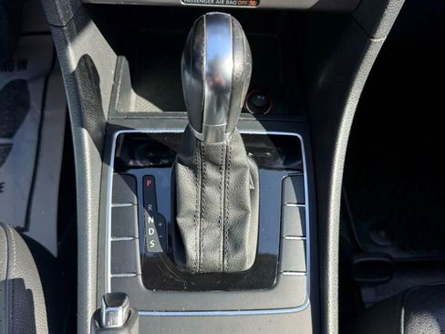 Used 2014 Volkswagen Passat 1.8T Wolfsburg Edition image 25