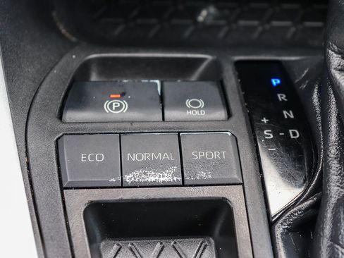 Certified 2020 Toyota RAV4 XLE w/ Carpet Mat Package FWD image 28