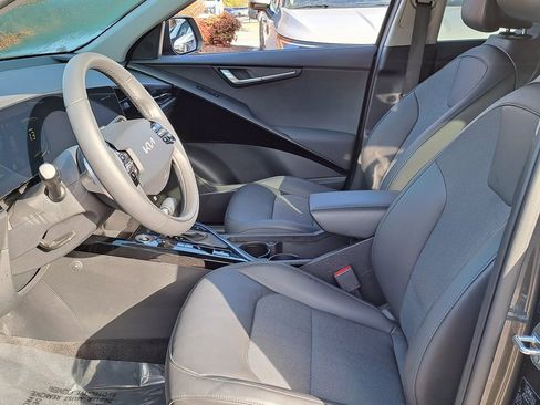 Used 2024 Kia Niro EX image 22