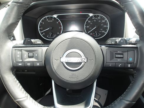 Used 2023 Nissan Rogue SV w/ SV Premium B Package AWD/4WD image 17