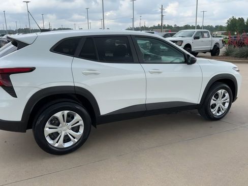 Used 2025 Chevrolet Trax LS w/ Driver Confidence Package FWD image 9