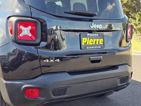 Used 2023 Jeep Renegade Latitude w/ Sun/Sound Group AWD/4WD image 7