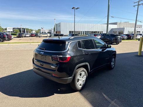 Used 2022 Jeep Compass Latitude w/ Convenience Group AWD/4WD image 5
