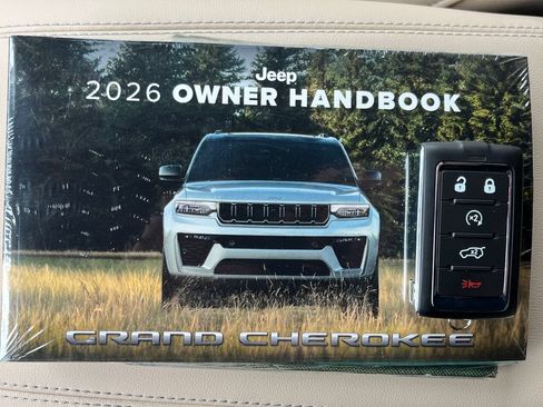New 2026 Jeep Grand Cherokee Limited w/ Luxury Tech Group II AWD/4WD image 24