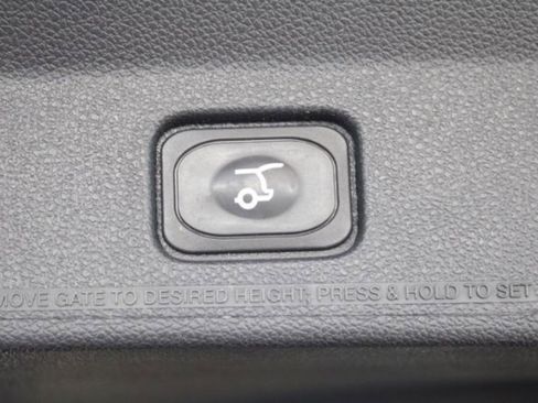 Used 2018 Ford Explorer XLT w/ Equipment Group 201A image 10