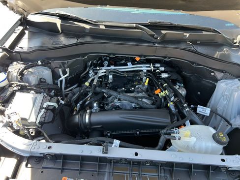 Used 2025 Ford Explorer Active RWD image 16