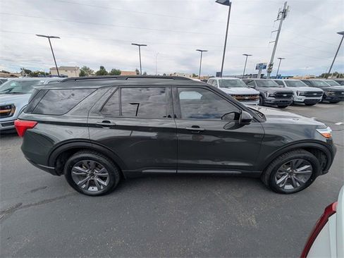 Used 2022 Ford Explorer XLT w/ Equipment Group 202A image 7