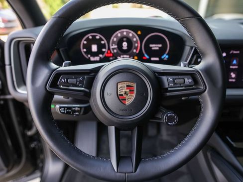Certified 2024 Porsche Cayenne AWD/4WD image 17