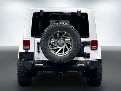 Used 2017 Jeep Wrangler Unlimited Sahara AWD/4WD image 6