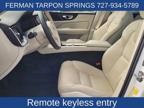 Used 2020 Volvo S60 T5 Momentum image 13