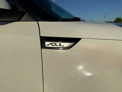 Used 2019 Kia Soul FWD image 37