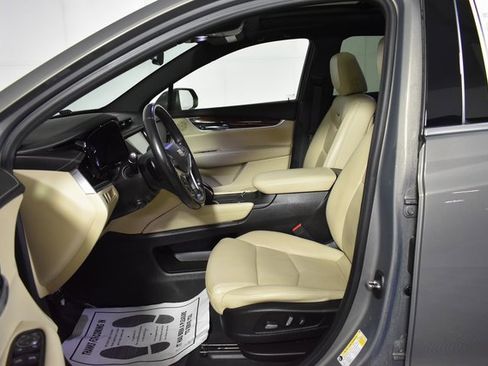 Used 2018 Cadillac XT5 Luxury w/ Driver Awareness Package image 12