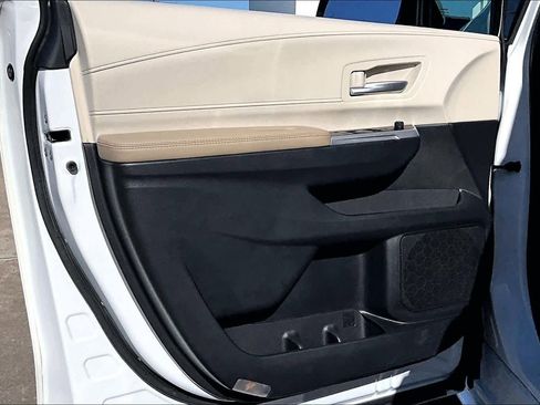 Used 2022 Toyota Sienna XLE image 21