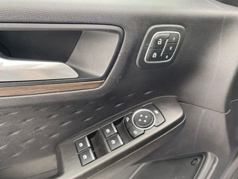 Used 2020 Ford Escape Titanium image 17