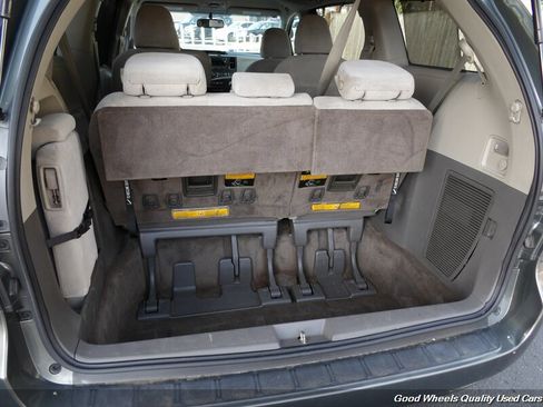 Used 2014 Toyota Sienna LE FWD image 21