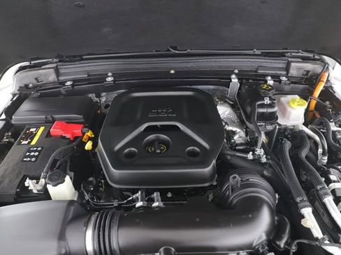 Used 2025 Jeep Wrangler Unlimited Sahara image 15