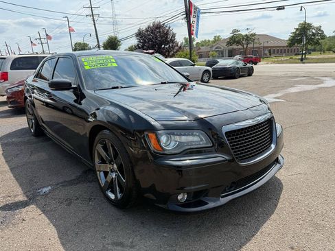 Used 2014 Chrysler 300 SRT8 w/ Leather Interior Group RWD image 4