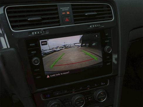 Used 2019 Volkswagen e-Golf SE w/ Driver Assistance Package image 21