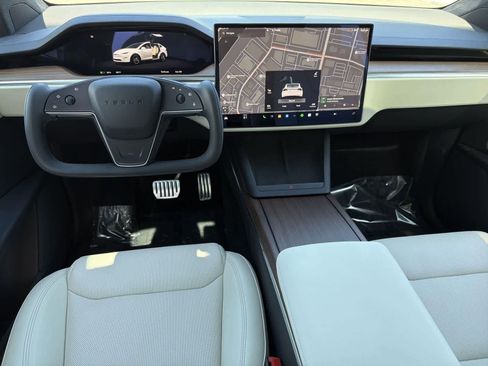 Used 2024 Tesla Model X image 11